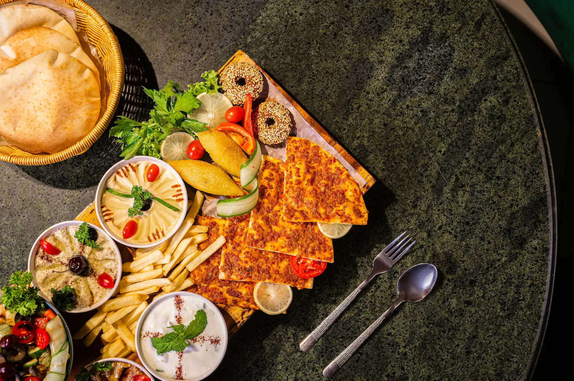 Arabic Dining Etiquette – Enjoy Authentic Arabic Mandi in Islamabad Like a Local | Bait Al Arab Mandi